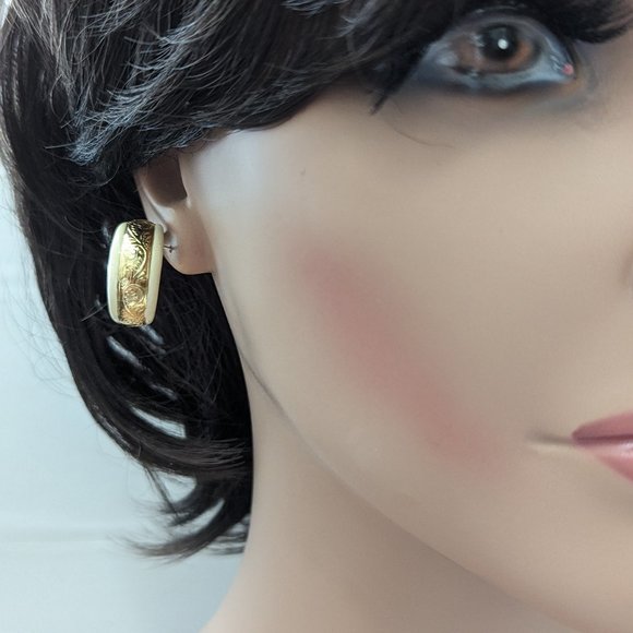 1970s Earrings Cream and Gold Enamel Art are for Pierced Post Gold plated Cute - Picture 5 of 13